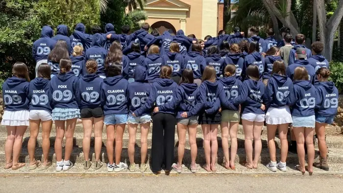 Sudaderas universitarias con nombres individuales